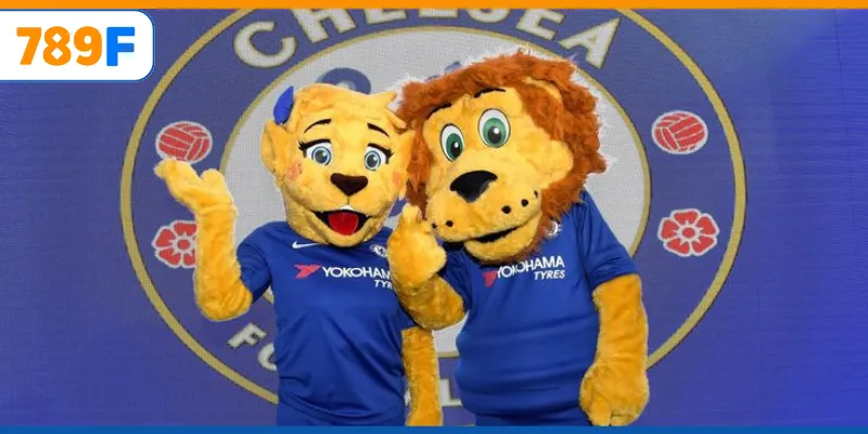 Chelsea Đội Hình Mùa Giải 2025/2026 - Ngôi Sao Và Triển Vọng 2 Linh vật Chelsea cổ vũ trong trận đấu tại sân Stamford Bridge