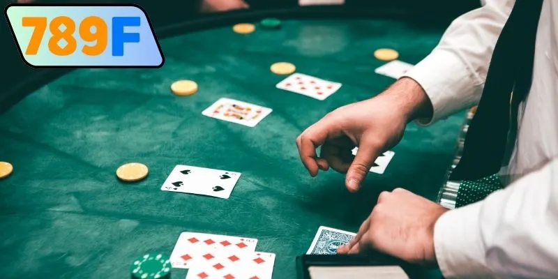 Cách Đánh Phỏm Rắn Và Bí Quyết Bách Thắng Cho Người Mới 4 Luật Poker cơ bản Texas Hold’em khi chia bài