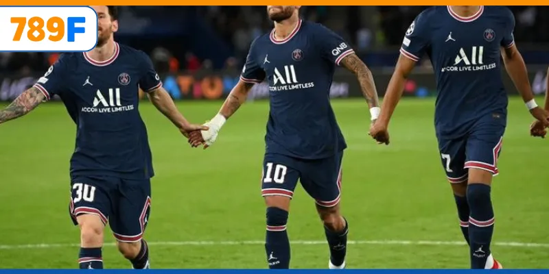 Chelsea Của Nước Nào? Lịch Sử Và Thành Tựu Của Đội Bóng 3 Mbappé và đồng đội tạo nên những pha bóng đẹp mắt.
